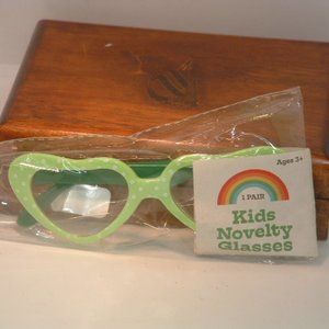 Pre-Owned Kid’s Green Heart Shape Novelty Glasses